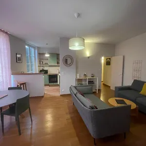 https://appartement-au-centre-davignon.fr-provencehotel.com